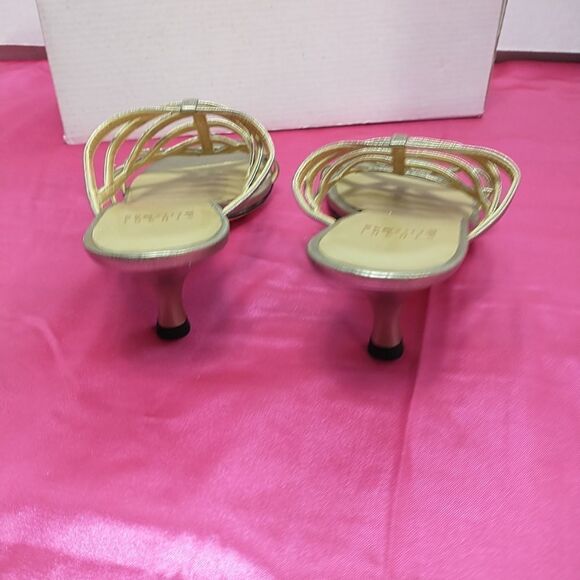 STUART WEITZMAN Women's SZ 4M Gold Sandals . Condition is Pre-owned - Picture 7 of 11